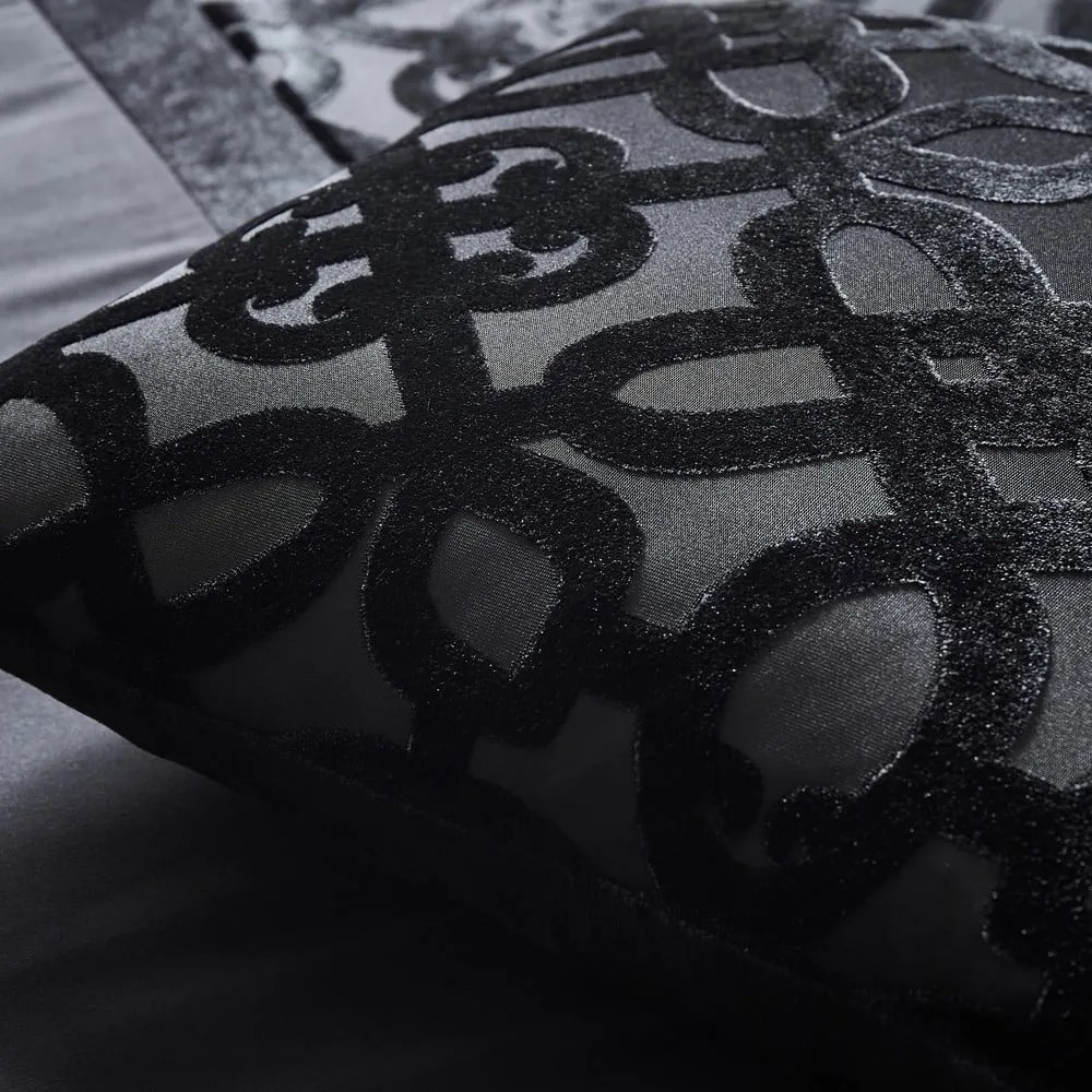 Pernă decorativă din catifea 43x43 cm Lattice Cut – Catherine Lansfield