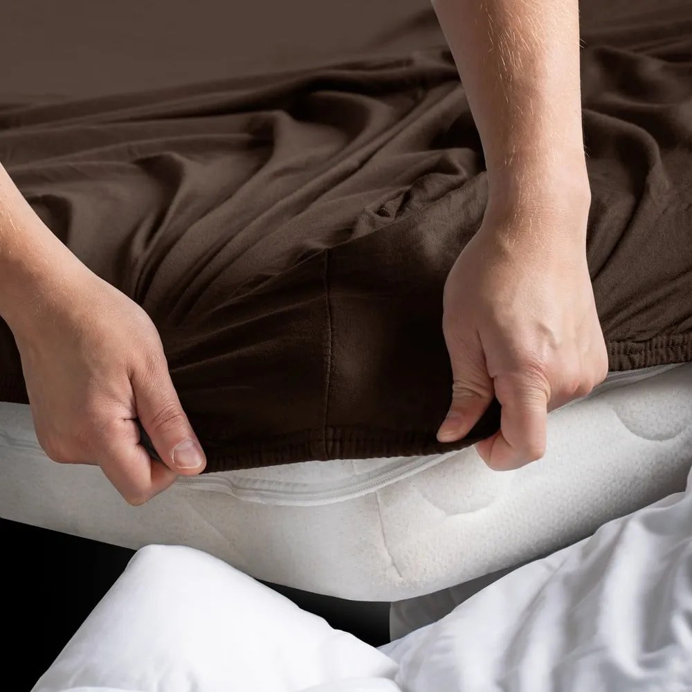 Cearceaf maro închis din jerseu cu elastic 180x200 cm Amber – Restilo