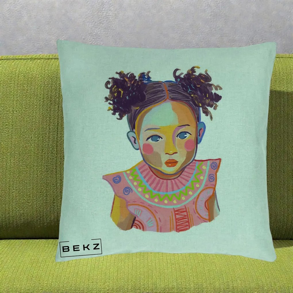 Perna Decorativa Fetita Vesela Portret Colorat, 40x40 cm, Verde Menta, Husa Detasabila, Perna Inclusa, BEKZ®