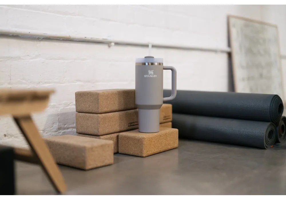 Termos gri deschis cu pai din oțel inoxidabil 1,18 l Quencher H2.0 FlowState Tumbler Ash – Stanley