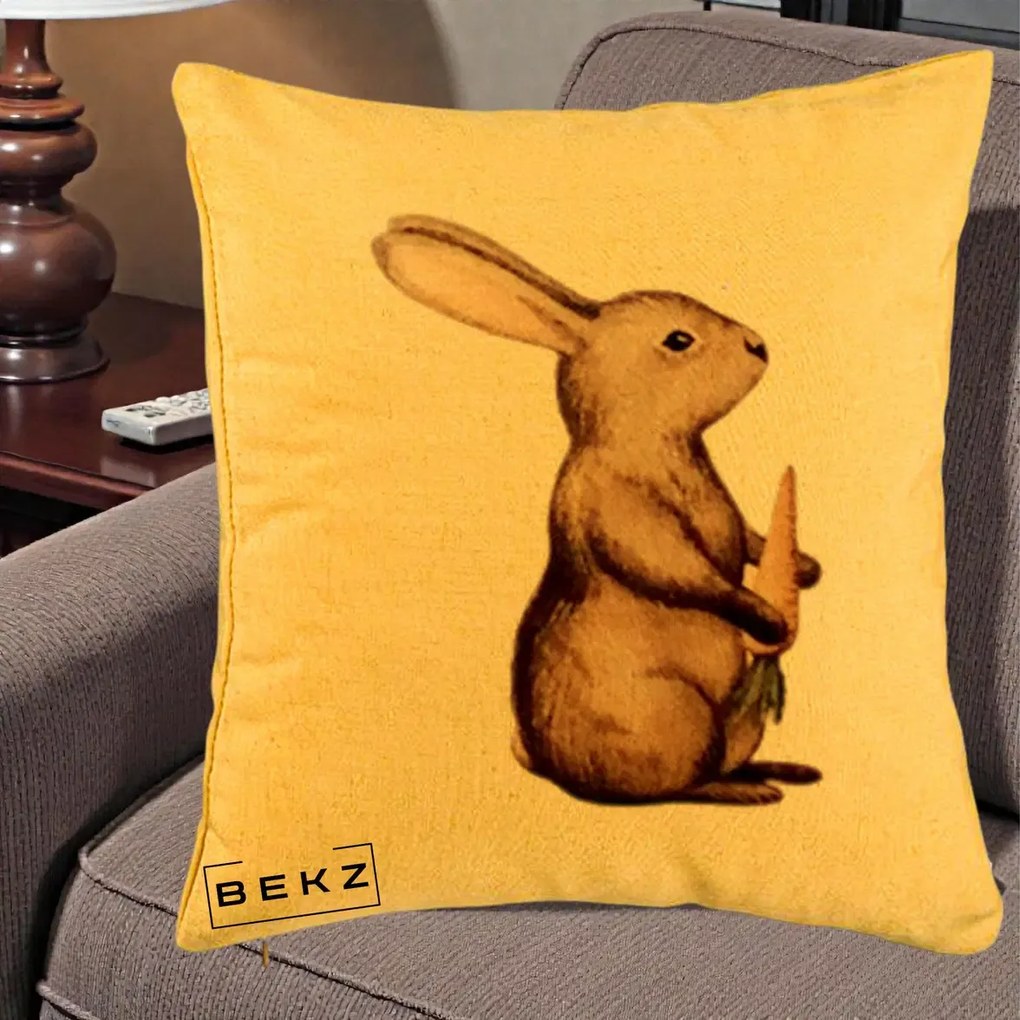 Perna Decorativa Iepuras Acuarela cu Morcov, 40x40 cm, Galben, Husa Detasabila, Perna Inclusa, BEKZ®