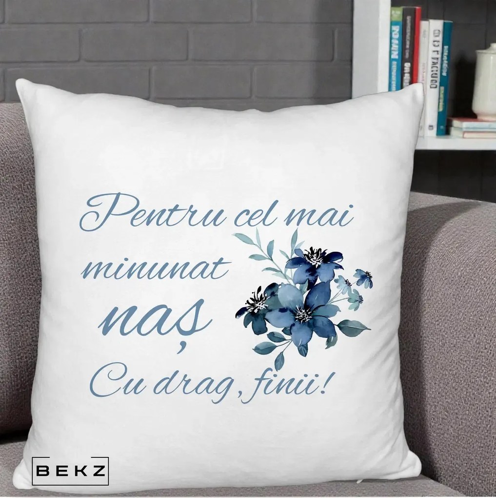 Cadou pentru Nas - Perna Personalizata Pentru Cel mai Minunat Nas Cu drag Finii, 40x40 cm, Alb Pufos, Husa Detasabila, Perna Inclusa, BEKZ®