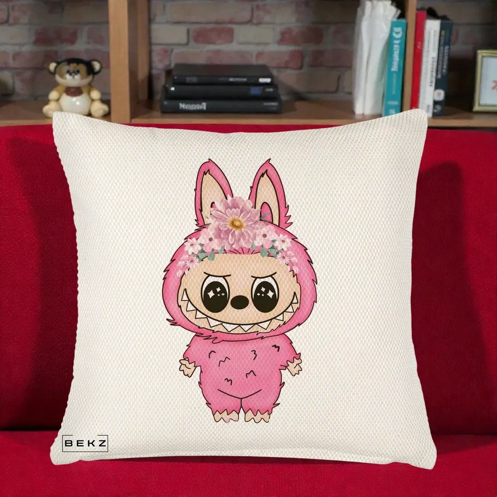 Perna Personalizata Labubu Roz cu Coroana Florala, 40x40 cm, Crem Reliefat, Husa Detasabila, Perna Inclusa, BEKZ®