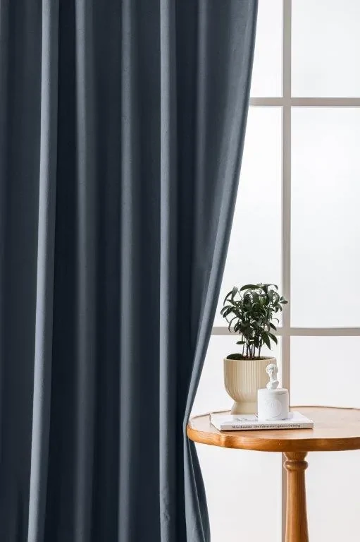 Draperie opaca gri inchis VELVET 135x250 cm Agatat: Inele metalice