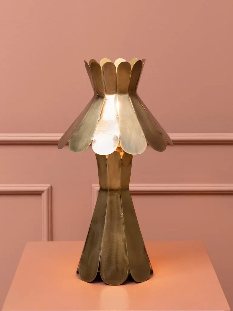 Lampă de masă din alamă antichizată, formă florală sculptată, finisaj vintage, 43×23 cm, „Corolle"