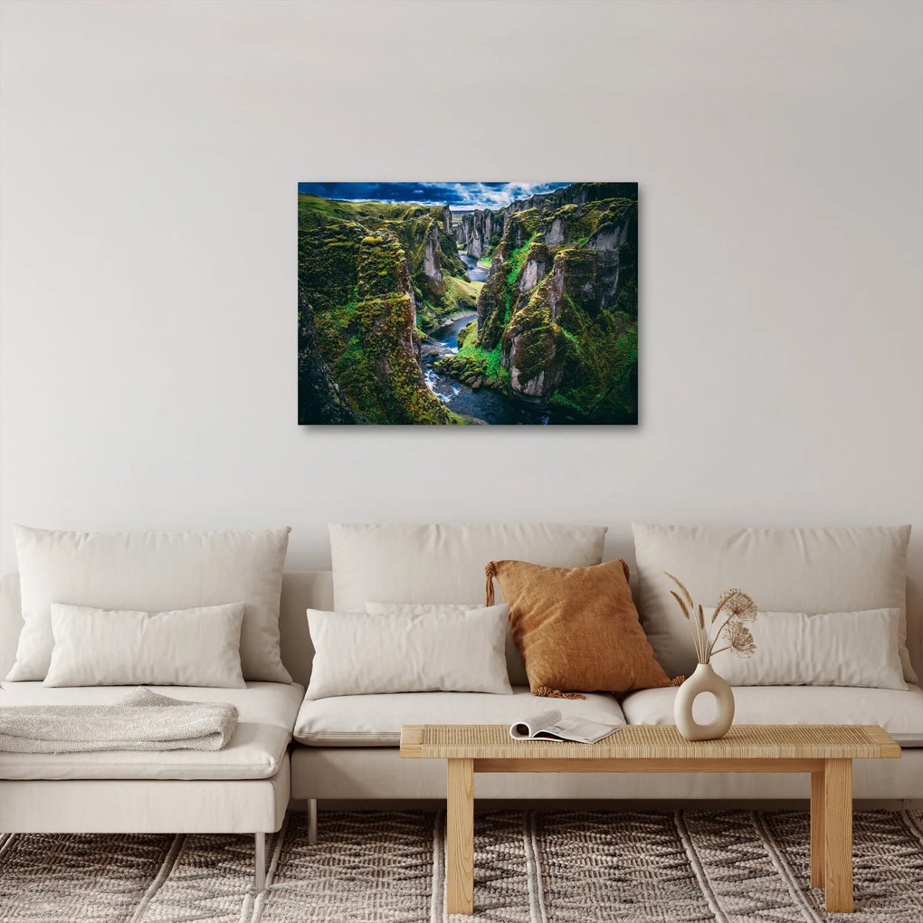 Tablou - Râu într-o vale stâncoasă (70x50 cm)