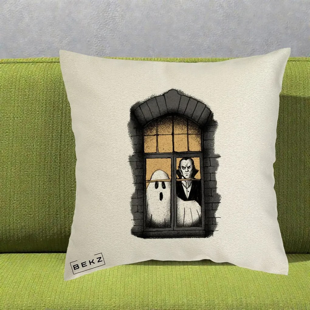 Perna Decorativa Halloween Fantoma si Dracula la Fereastra, 40x40 cm, Ecru, Husa Detasabila, Perna Inclusa, BEKZ®