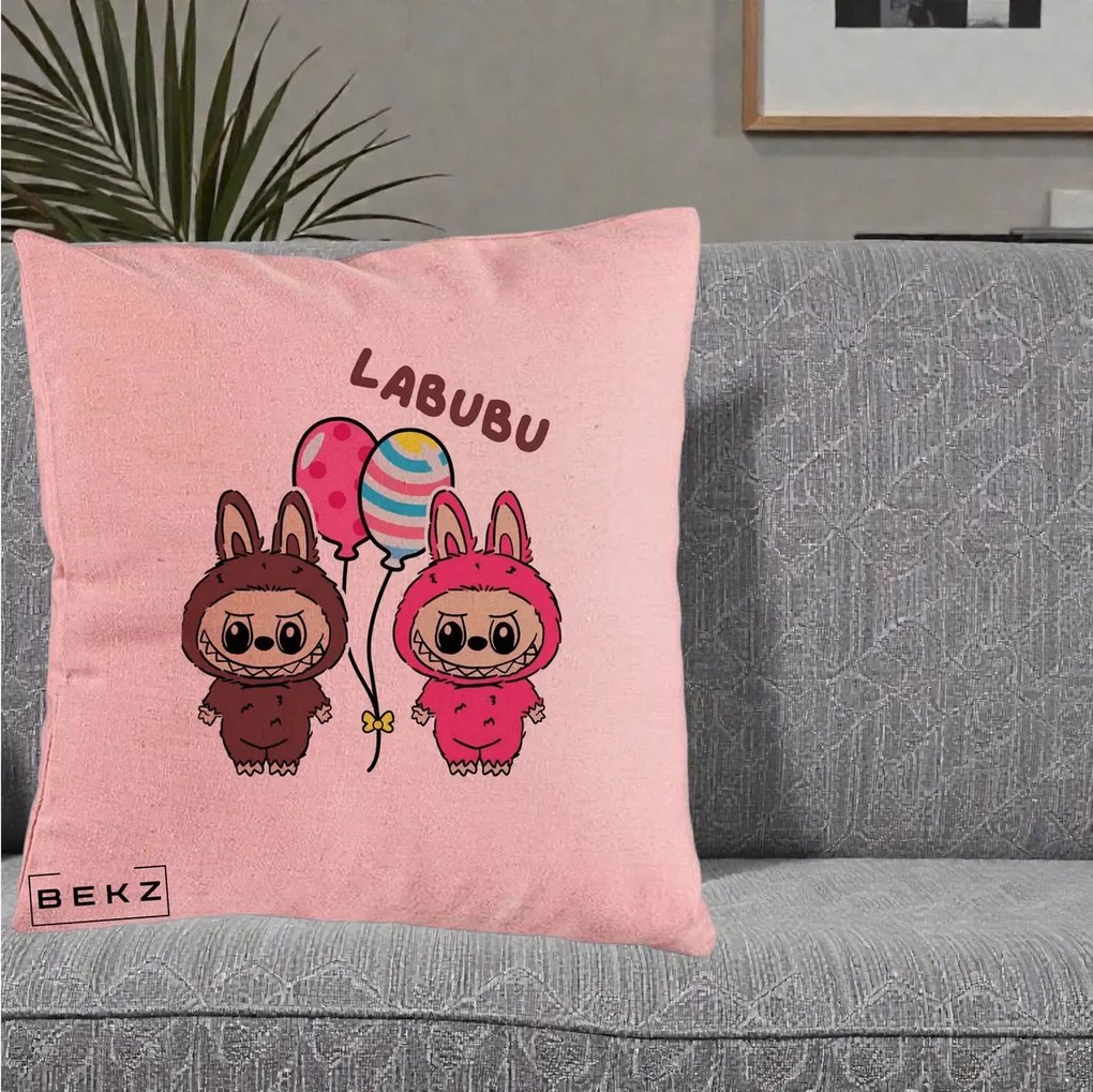 Perna Personalizata Labubu Cuplu cu Baloane, 40x40 cm, Roz, Husa Detasabila, Perna Inclusa, BEKZ®