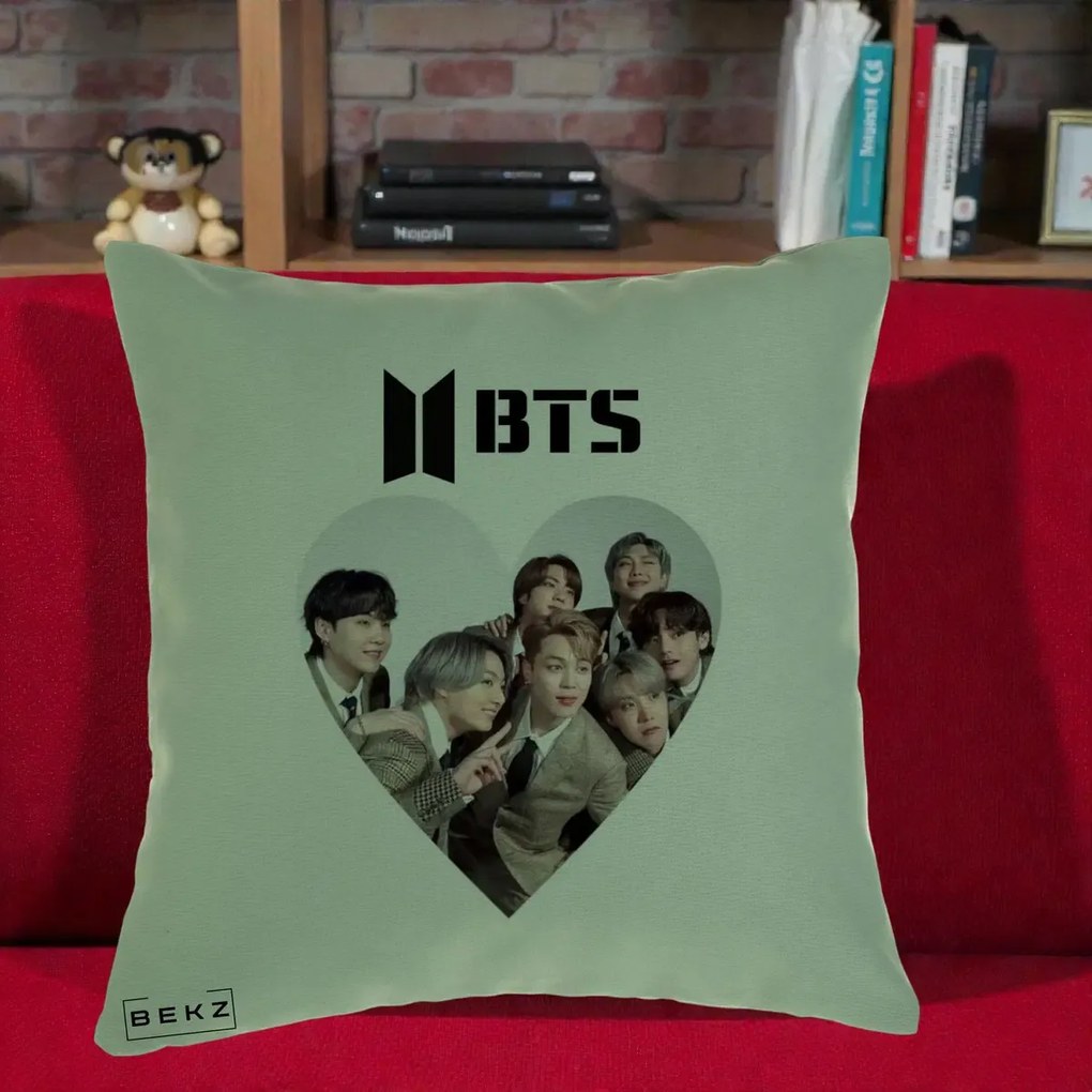 Perna Personalizata K-pop BTS Grup Fotografie in Inima, 40x40 cm, Verde, Husa Detasabila, Perna Inclusa, BEKZ®