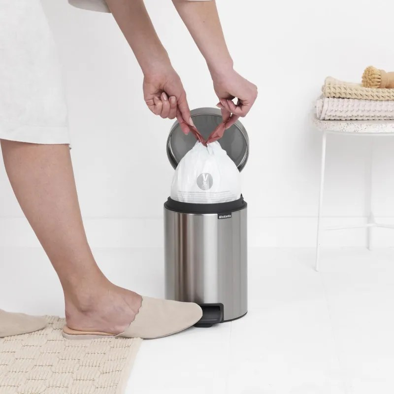 Cos de gunoi cu pedala Brabantia NewIcon 649003, 3 L, Inchidere usoara, Baza antiderapanta, Rezistent la amprente, Inox Mat