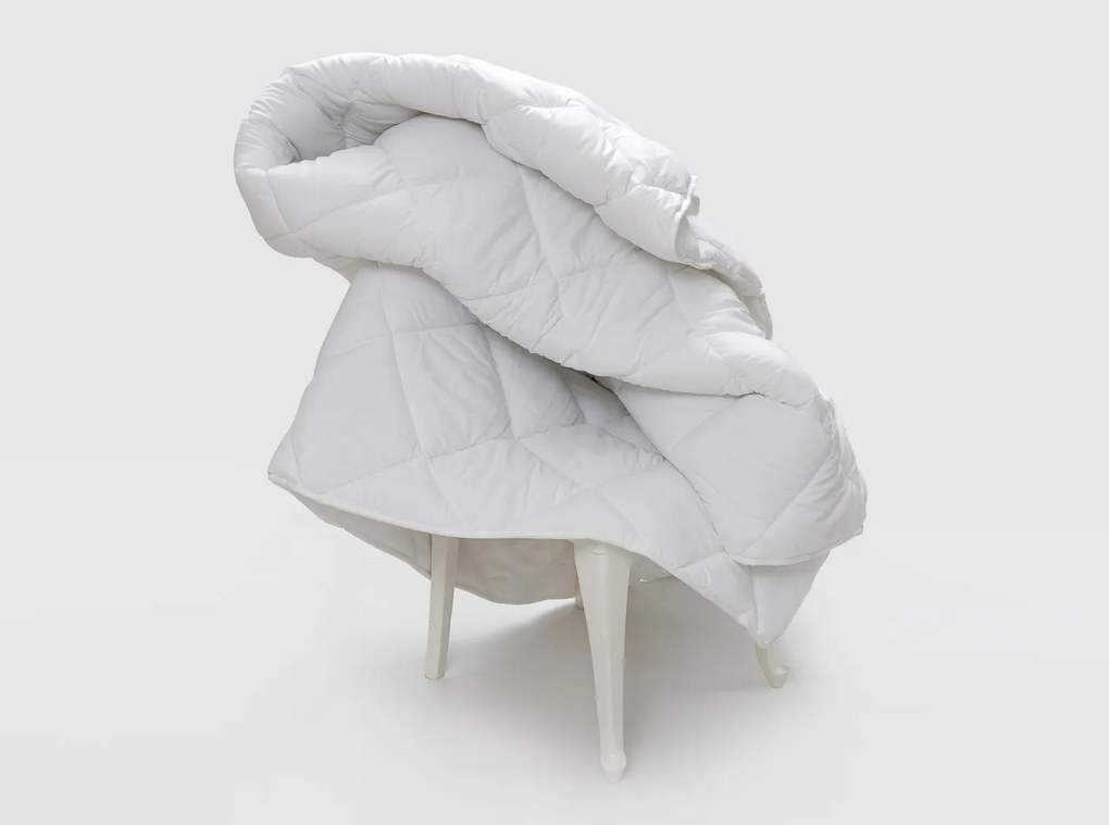 Pilota matlasata Alcam, 200x220 cm, microfibra alba, umplutura fibra siliconica, 400g/mp, nivel de caldura mare