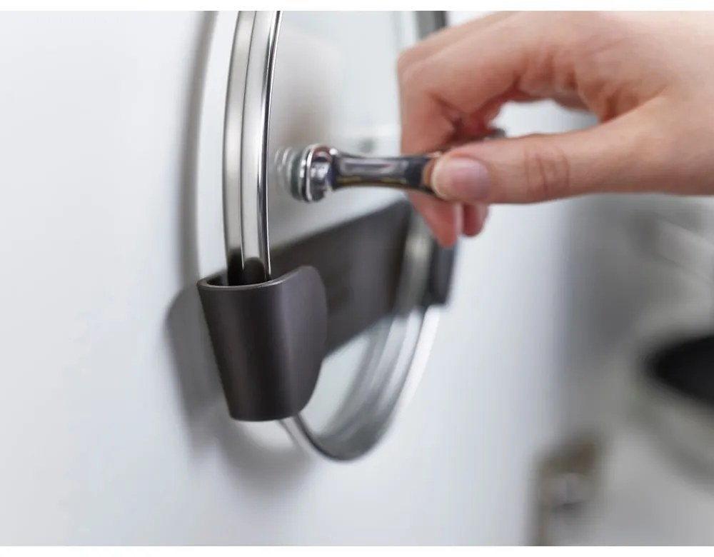 Suporturi de capace 4 buc. autoadezive din plastic CupboardStore – Joseph Joseph