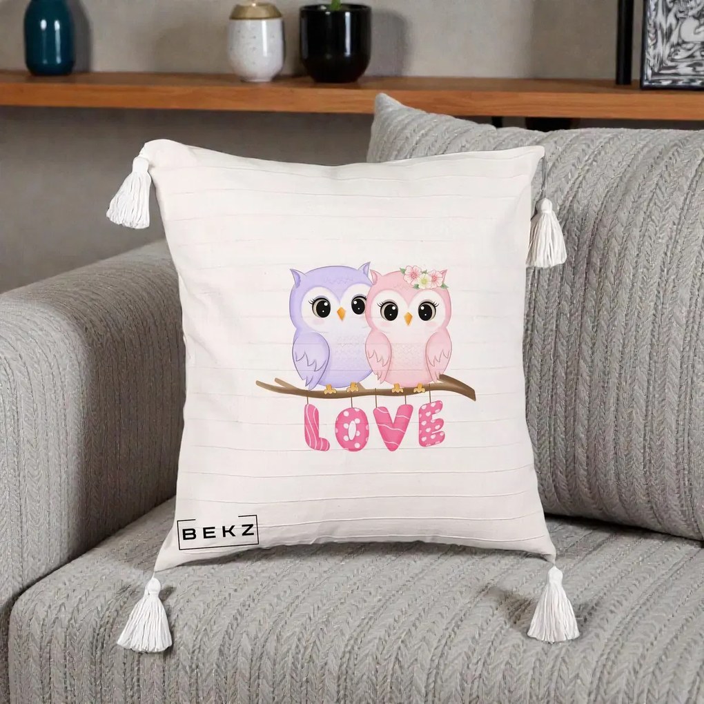 Perna Decorativa Love Bufnite Indragostite pe Crenguta Roz si Mov, 40x40 cm, Bej cu Franjuri, Husa Detasabila, Perna Inclusa, BEKZ®