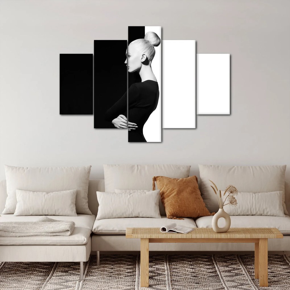 Tablou - O femeie à la yin și yang (150x105 cm)