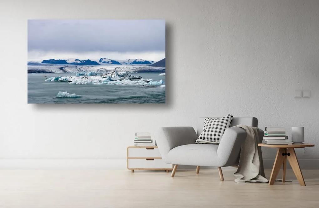 Tablou Canvas - Iceberg plutind in ocean