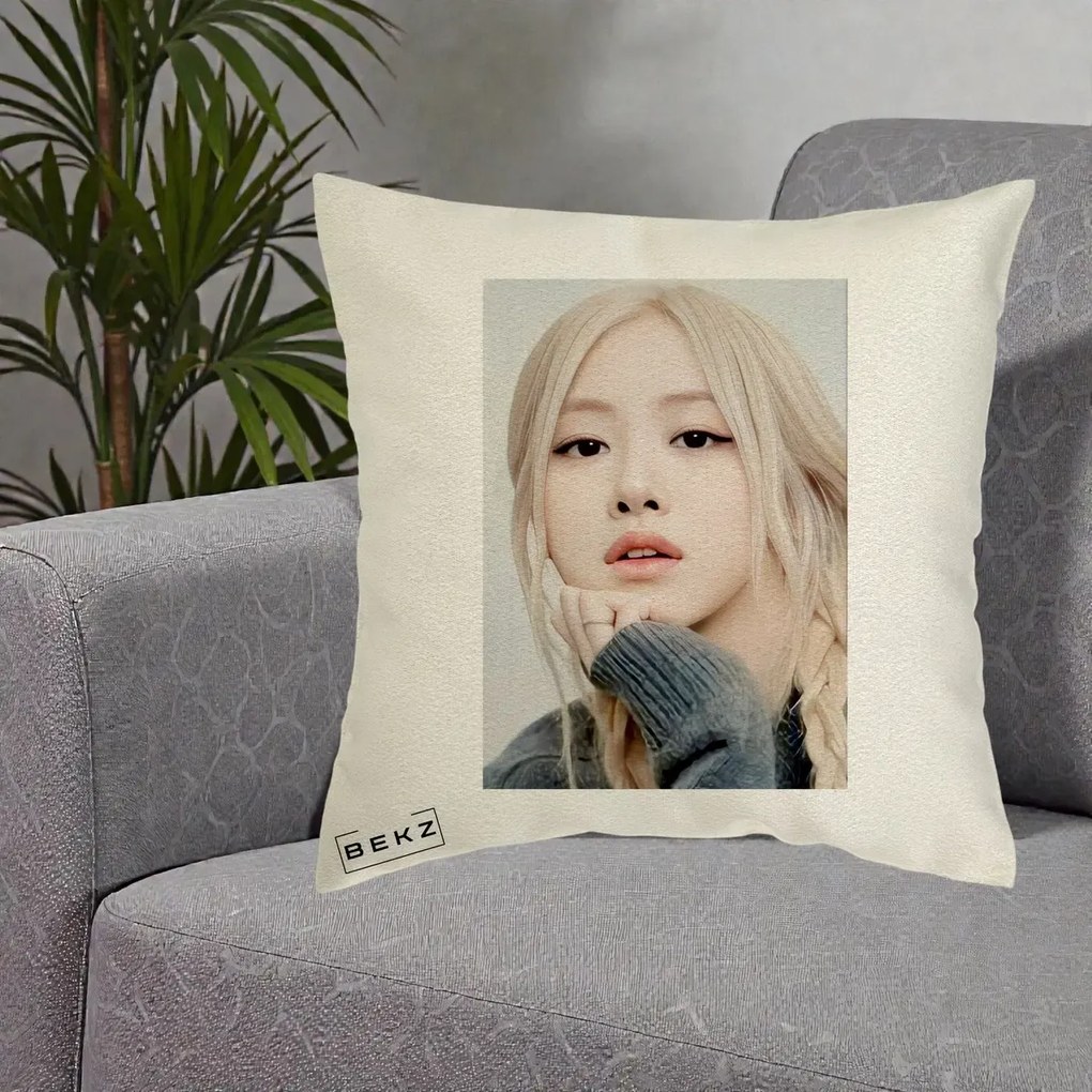 Perna Personalizata K-pop BLACKPINK Rose cu Jucarie de Plus, 40x40 cm, Ecru, Husa Detasabila, Perna Inclusa, BEKZ®