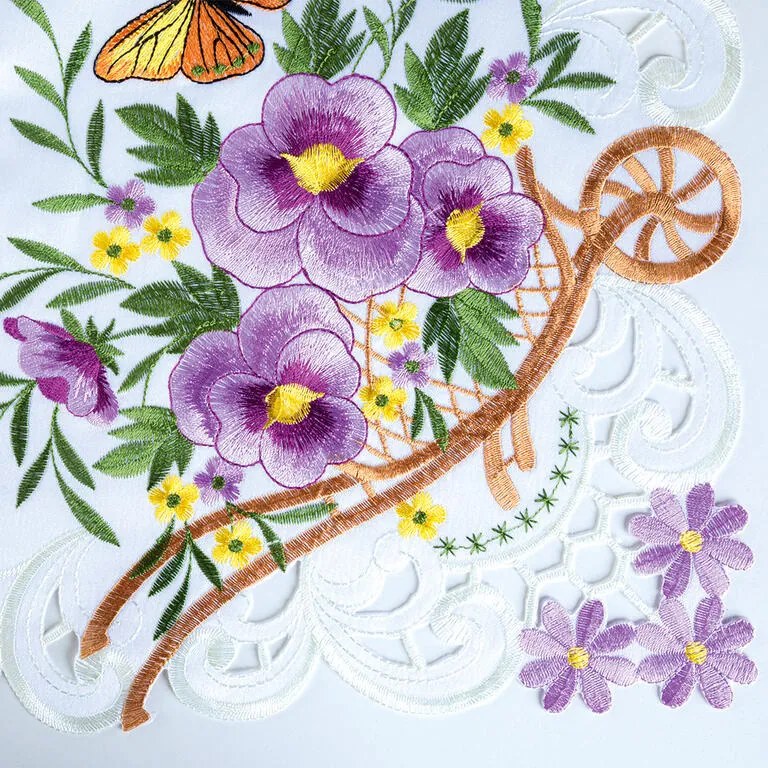 Față de masă brodată FLUTURI