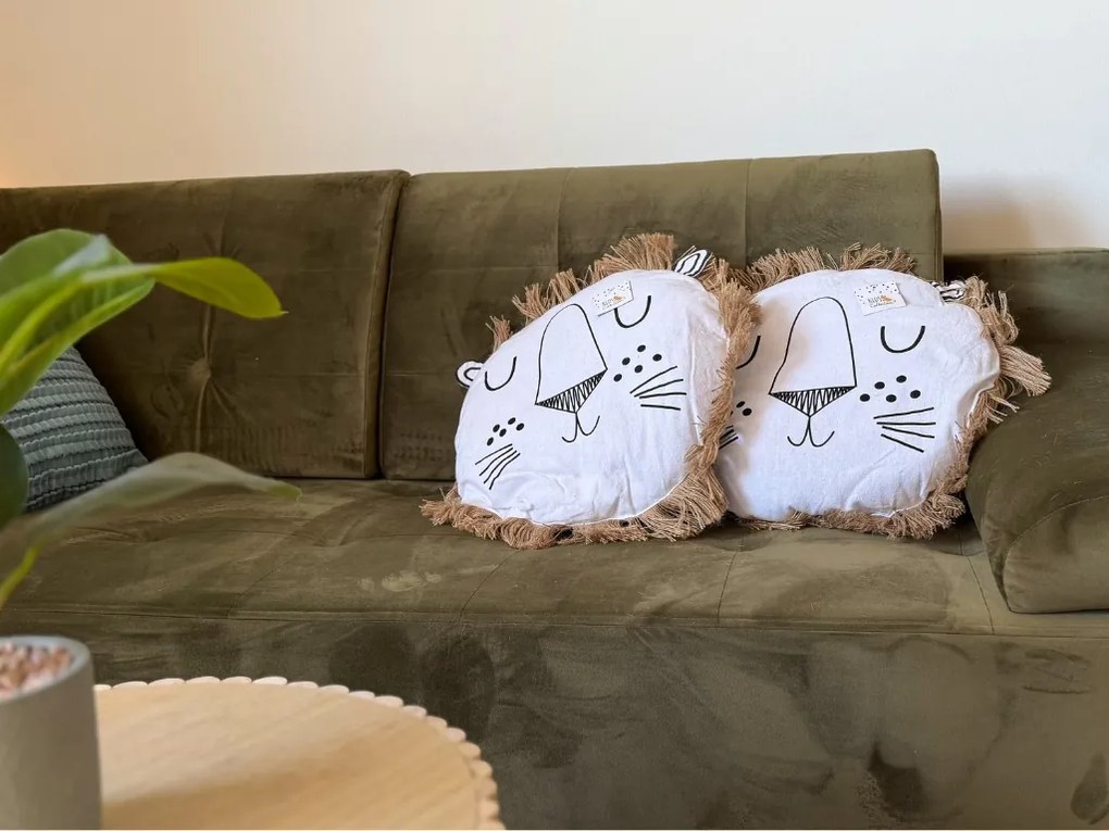 Perna decorativa rotunda LION 40 cm, alba - mai multe variante