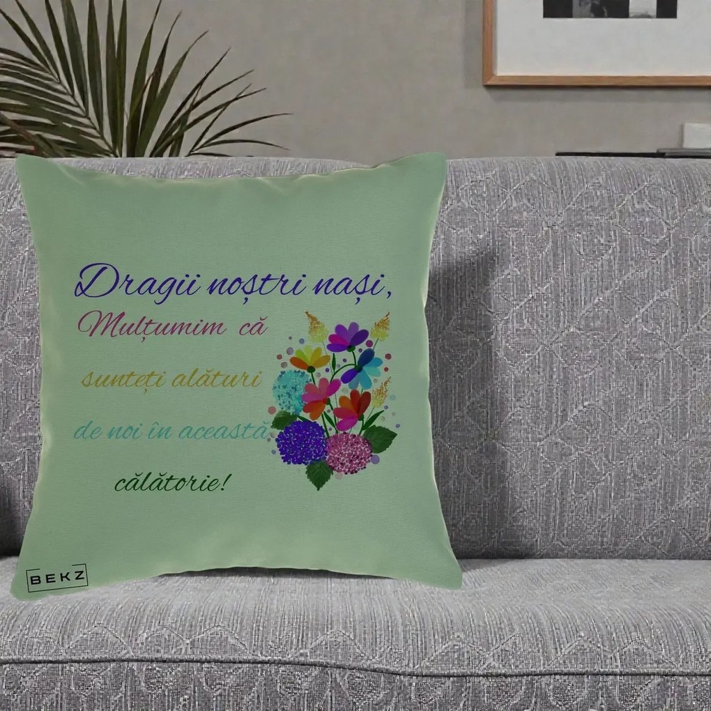 Perna personalizata nasi: Dragii nostri nasi, multumim, text colorat, 40x40 cm cu Umplutura, Verde, BEKZ
