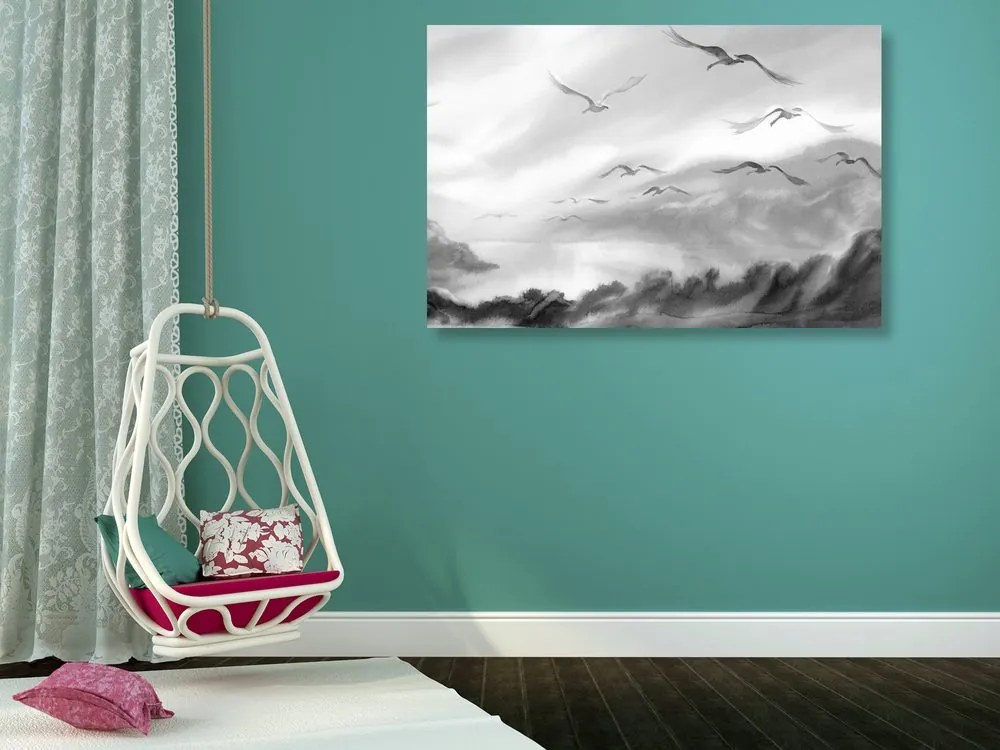 Tablou zborul păsărilor deasupra peisajului în design alb-negru