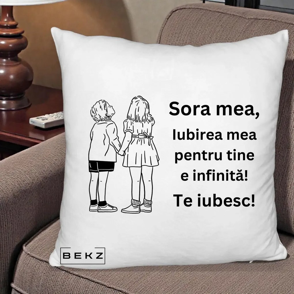 Cadou pentru Sora - Perna Personalizata Sora Mea Te Iubesc Copii Tinand Maini Line Art, 40x40 cm, Alb Pufos, Husa Detasabila, Perna Inclusa, BEKZ®