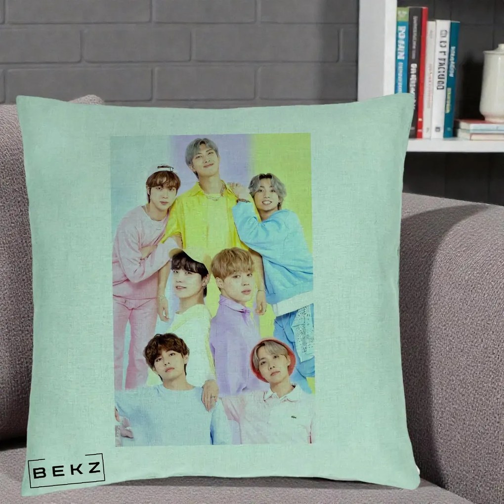 Perna Personalizata K-pop BTS Foto Grup Pastel Colorat cu 7 Membrii, 40x40 cm, Verde Menta, Husa Detasabila, Perna Inclusa, BEKZ®
