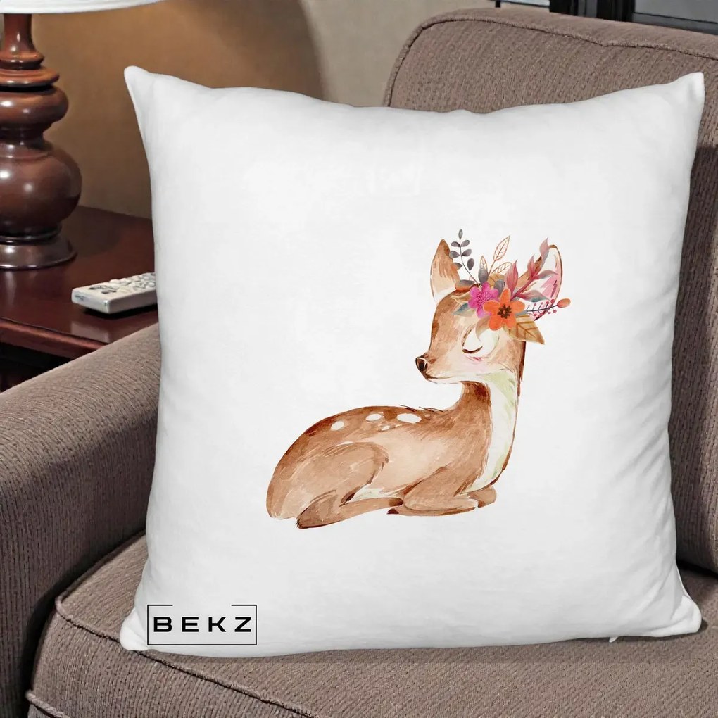 Perna Decorativa Caprioara cu Flori in Coama, 40x40 cm, Alb Pufos, Husa Detasabila, Perna Inclusa, BEKZ®