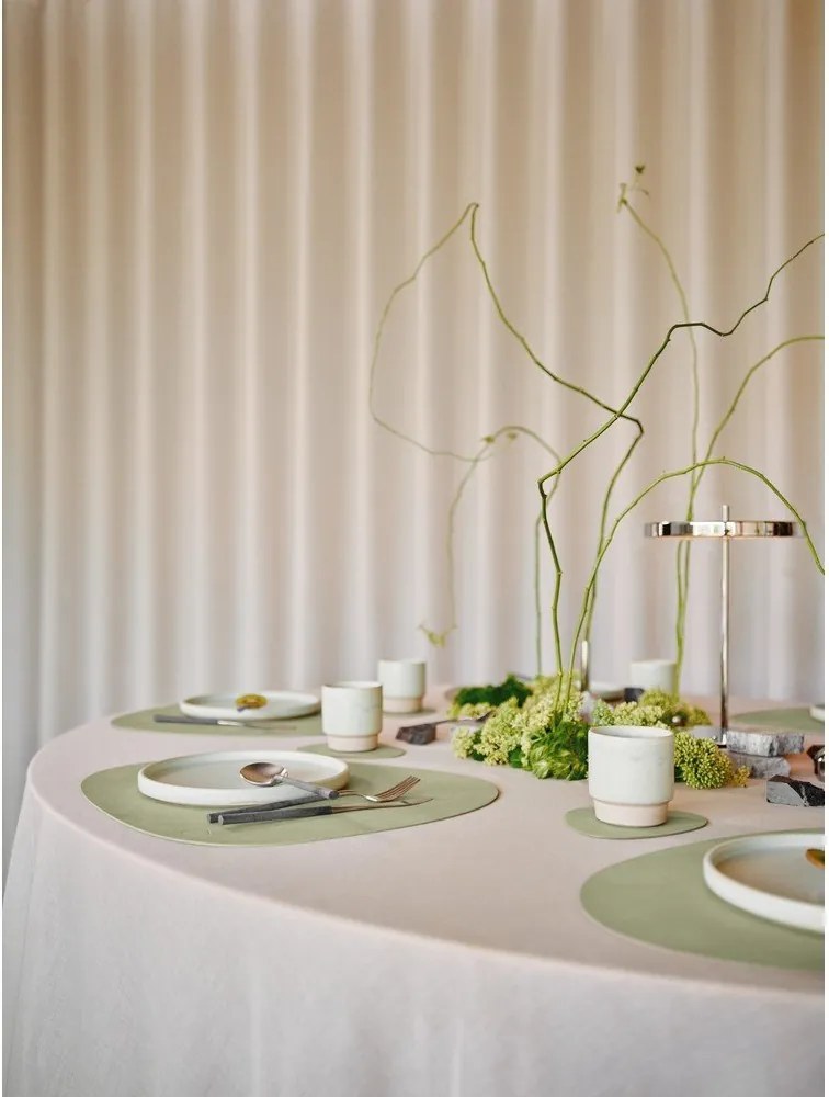 Suport pentru farfurii din piele ecologică 37x44 cm Curve L Nupo – LIND DNA