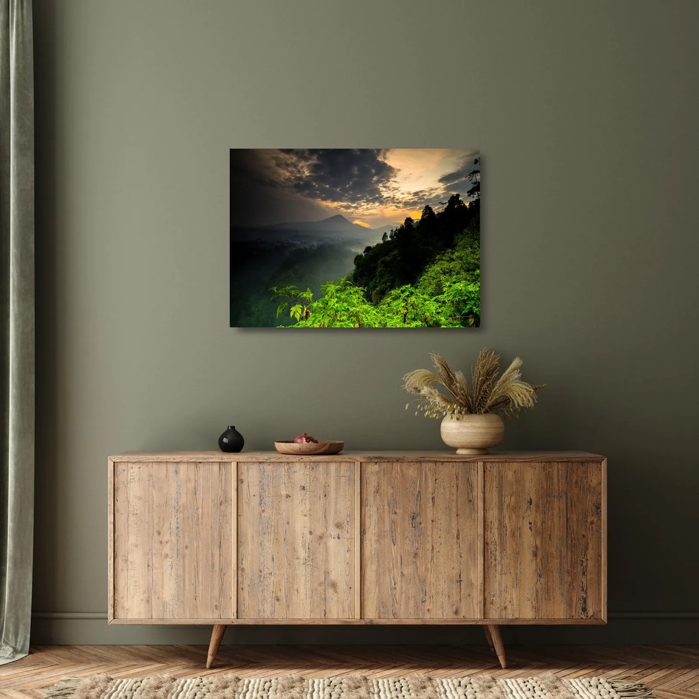 Tablou pe sticlă - peisaj montan verde (70x50 cm)
