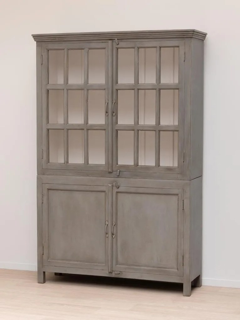 Vitrină clasică din lemn masiv de mango cu 4 uși vitrate și rafturi, finisaj gri antichizat, 135×42×204 cm, „Cheverny"