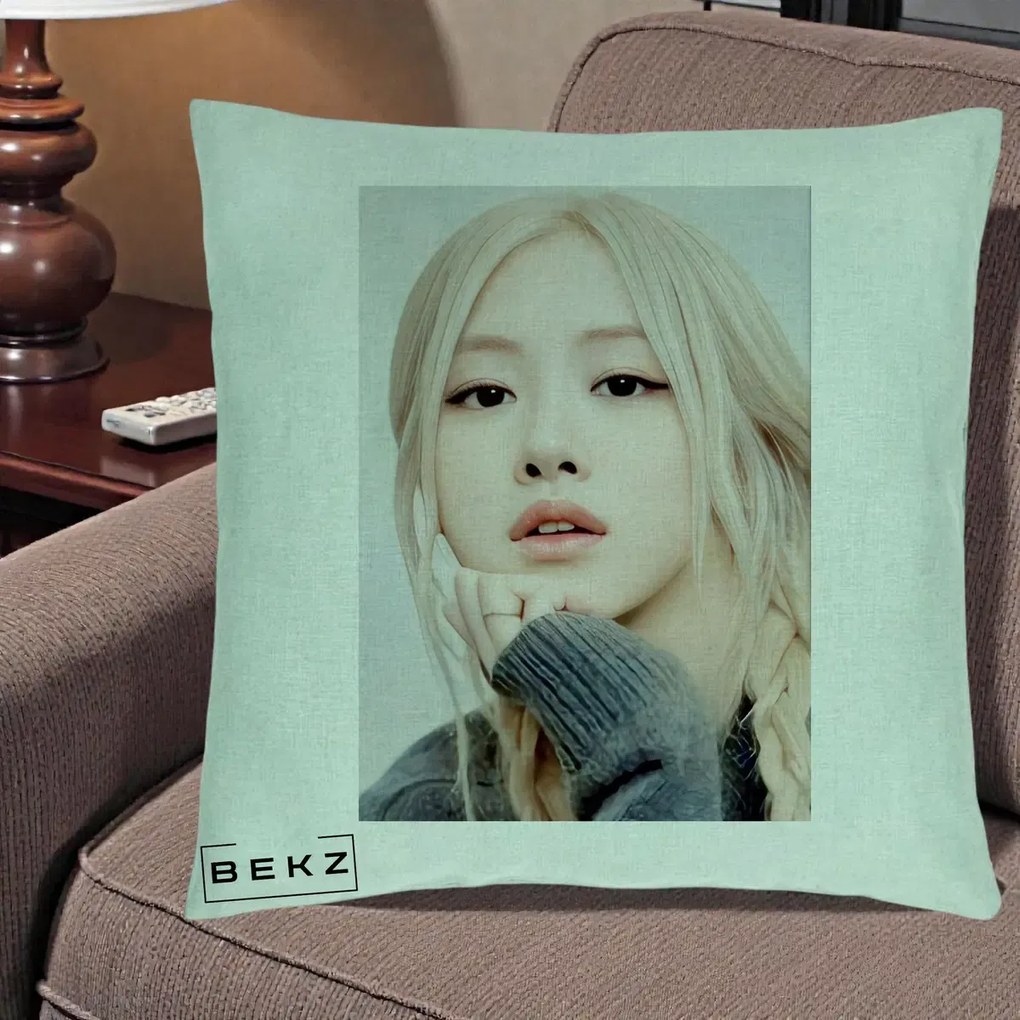 Perna Personalizata K-pop BLACKPINK Rose cu Jucarie de Plus, 40x40 cm, Verde Menta, Husa Detasabila, Perna Inclusa, BEKZ®