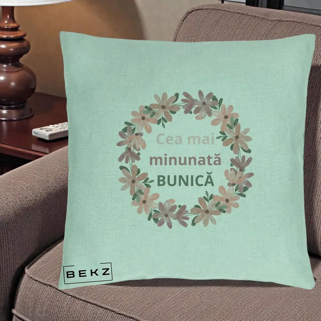 Cadou pentru Bunica - Perna Personalizata Cea Mai Minunata Bunica Coronita Flori Roz, 40x40 cm, Verde Menta, Husa Detasabila, Perna Inclusa, BEKZ®