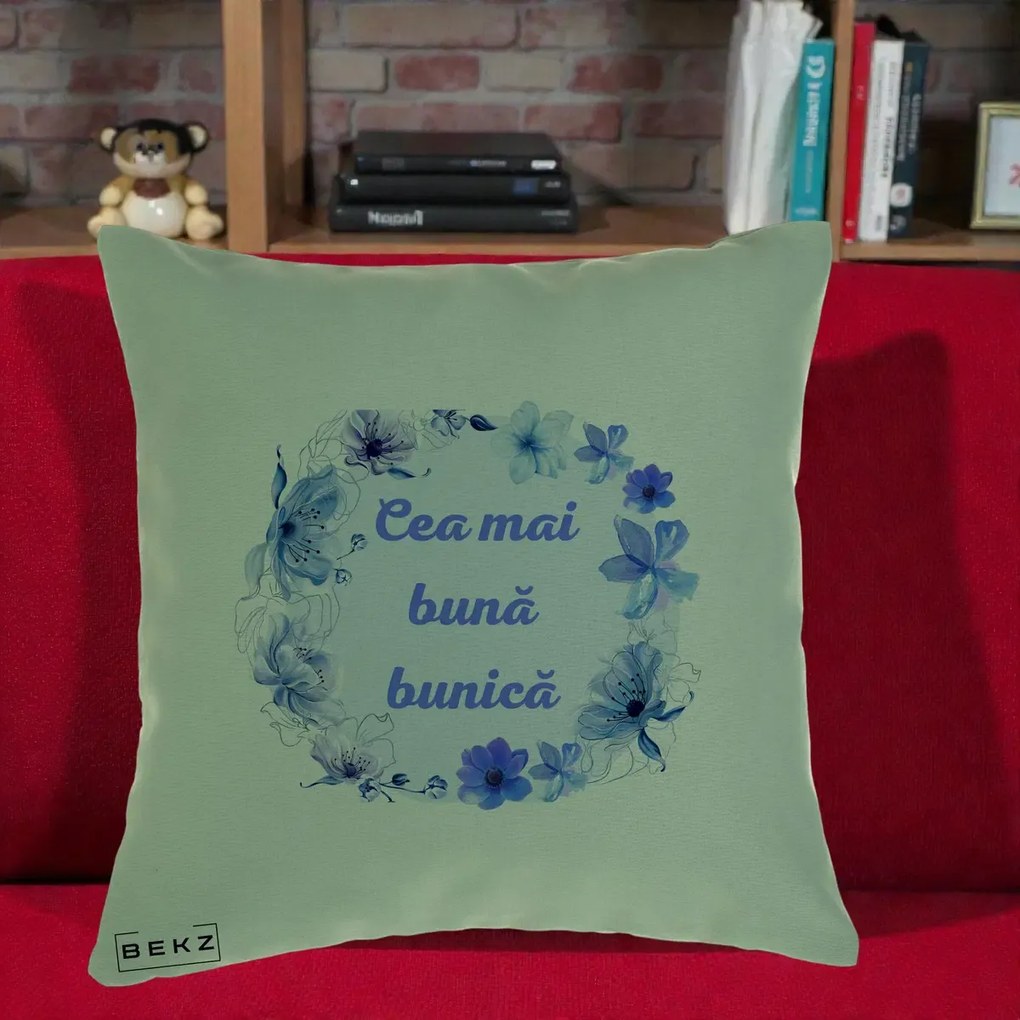 Cadou pentru Bunica - Perna Personalizata Cea Mai Buna Bunica Coronita Flori Albastre Acuarela, 40x40 cm, Verde, Husa Detasabila, Perna Inclusa, BEKZ®