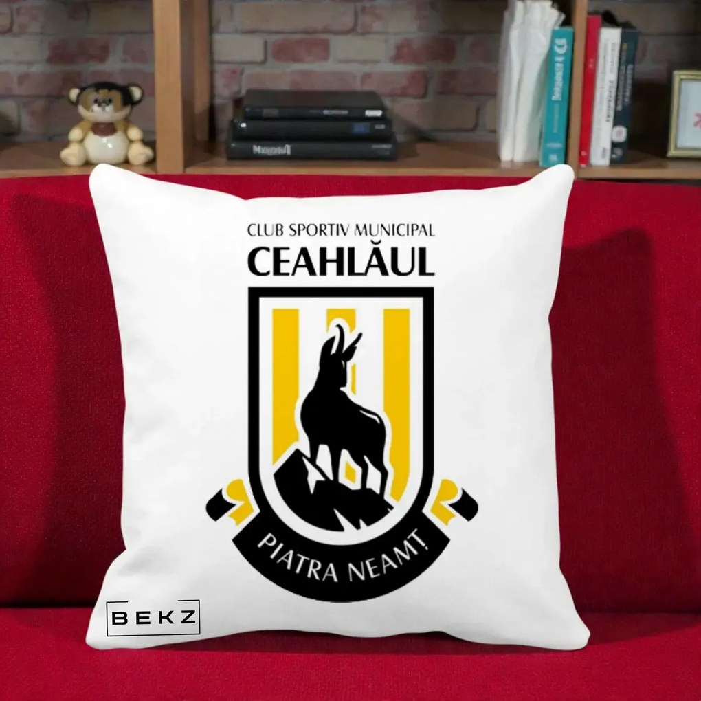 Perna Personalizata CSM Ceahlaul Piatra Neamt Fotbal, 40x40 cm, Alba Mata, Husa Detasabila, Perna Inclusa, BEKZ®