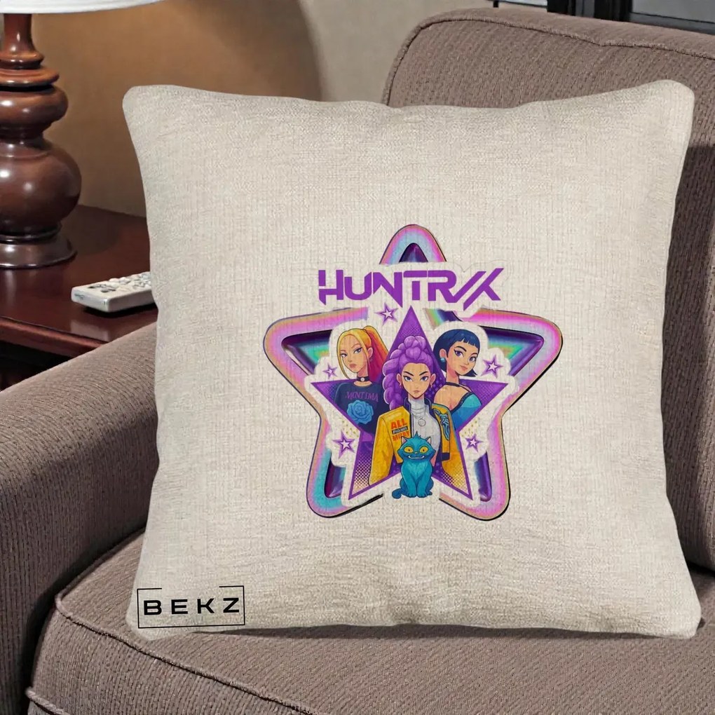 Perna Personalizata K-pop HUNTRX Trio Stea cu Pisica, 40x40 cm, Bej Canapea, Husa Detasabila, Perna Inclusa, BEKZ®