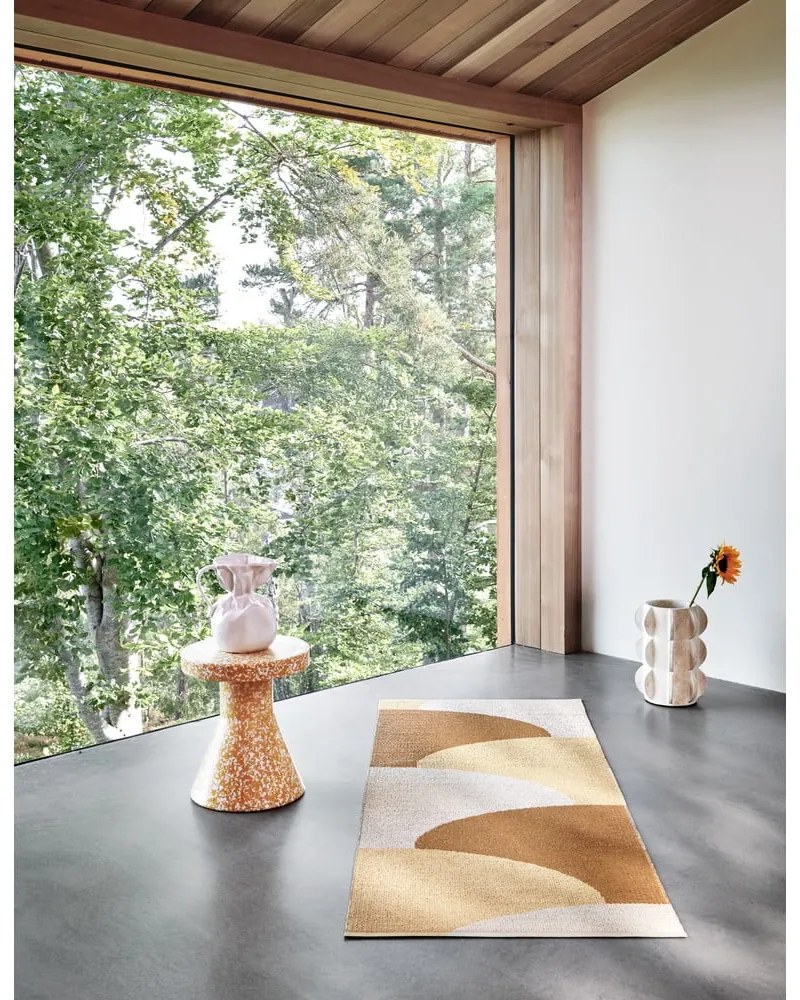 Covor tip traversă pentru interior și exterior galben ocru 70x180 cm Hill Ochre Pale Yellow – Pappelina