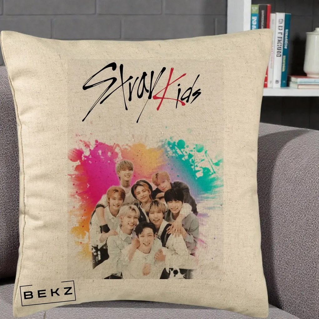 Perna Personalizata K-pop Stray Kids cu Splash Multicolor, 40x40 cm, Bej, Husa Detasabila, Perna Inclusa, BEKZ®