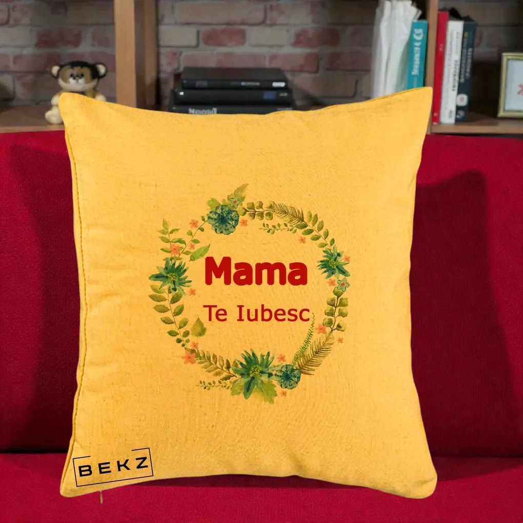Cadou pentru Mama - Perna Personalizata Mama Te Iubesc Flori Albastre, 40x40 cm, Galben, Husa Detasabila, Perna Inclusa, BEKZ®