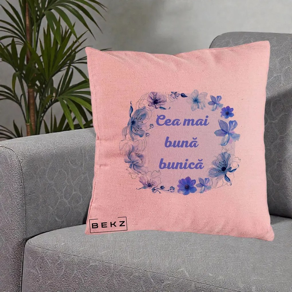 Cadou pentru Bunica - Perna Personalizata Cea Mai Buna Bunica Coronita Flori Albastre Acuarela, 40x40 cm, Roz, Husa Detasabila, Perna Inclusa, BEKZ®