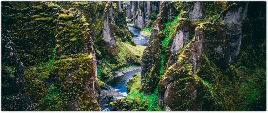 Tablou - Râu într-o vale stâncoasă (120x50 cm)