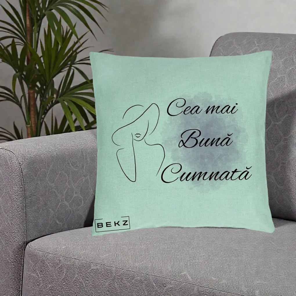 Cadou pentru Cumnata - Perna Personalizata Cea mai Buna Cumnata cu Silueta Dama si Pete Violet, 40x40 cm, Verde Menta, Husa Detasabila, Perna Inclusa, BEKZ®
