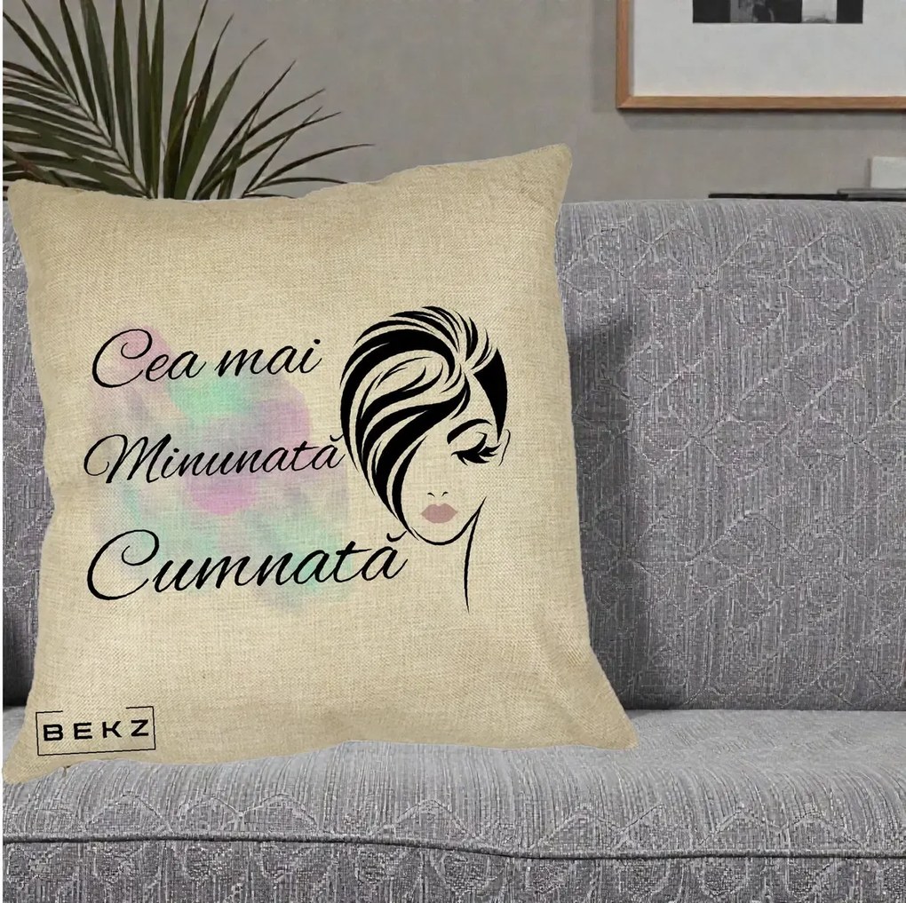 Cadou pentru Cumnata - Perna Personalizata Cea mai Minunata Cumnata cu Silueta Dama si Pete Multicolor, 40x40 cm, Crem, Husa Detasabila, Perna Inclusa, BEKZ®