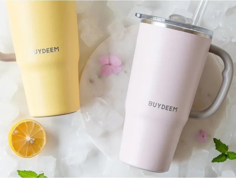 Cană termică cu pai încorporat Buydeem DS57-P, 700 ml, menține temperatura (cald/rece) până la 6 ore, izolație sub vid, oțel inoxidabil, fără BPA, roz