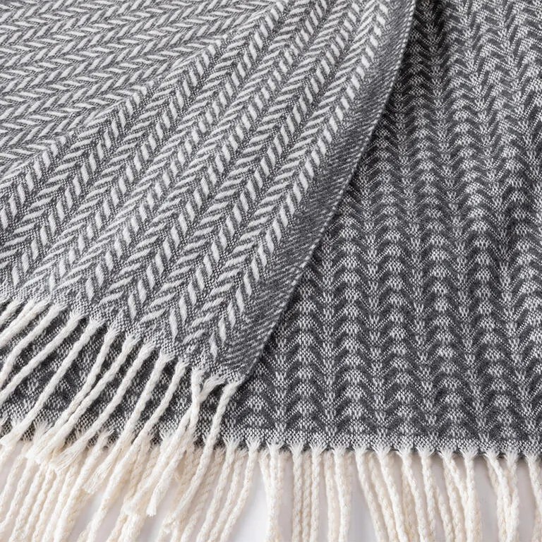 Pled cu franjuri LADA gri închis 150 x 200 cm