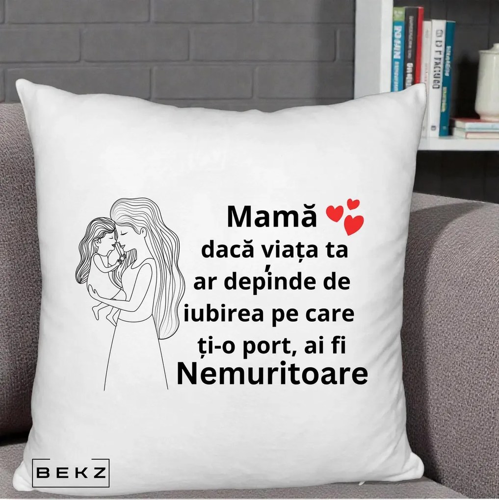 Cadou pentru Mama - Perna Personalizata Mama Nemuritoare cu Copilul in Poala, 40x40 cm, Alb Pufos, Husa Detasabila, Perna Inclusa, BEKZ®