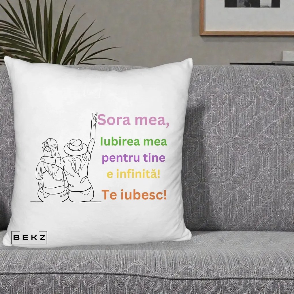 Cadou pentru Sora - Perna Personalizata Sora Mea Te Iubesc Doua Fete cu Palarie si Umbrela, 40x40 cm, Alb Pufos, Husa Detasabila, Perna Inclusa, BEKZ®