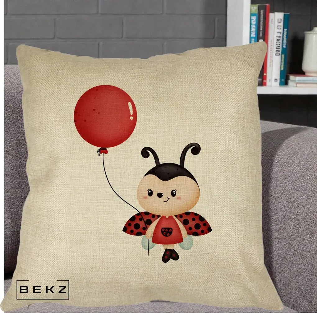 Perna Decorativa Buburuza cu Balon Rosu, 40x40 cm, Crem, Husa Detasabila, Perna Inclusa, BEKZ®