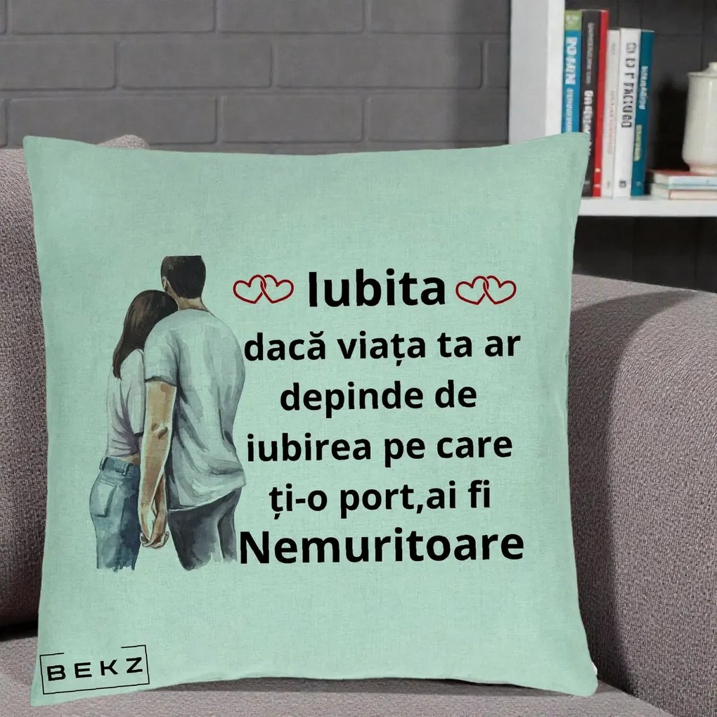 Cadou pentru Iubita - Perna Personalizata Iubita Nemuritoare cu Cuplu Acuarela Roz si Inimi, 40x40 cm, Verde Menta, Husa Detasabila, Perna Inclusa, BEKZ®