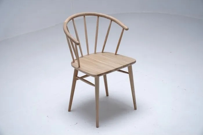 Scaun dining din lemn masiv de stejar, natur, cu spătar curbat din spițe și picioare conice, 84 x 54 x 52 cm, „Celeste”