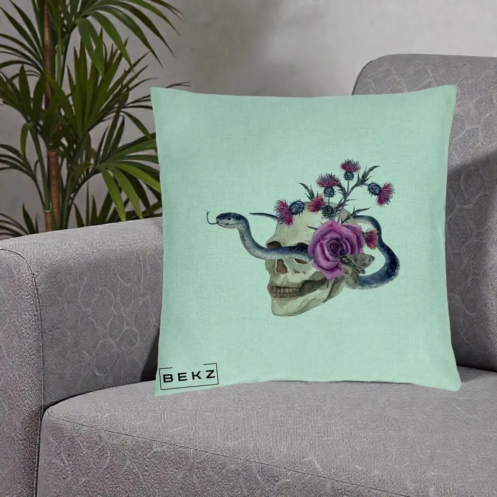 Perna Decorativa Craniu cu Sarpe si Trandafiri Gothic, 40x40 cm, Verde Menta, Husa Detasabila, Perna Inclusa, BEKZ®